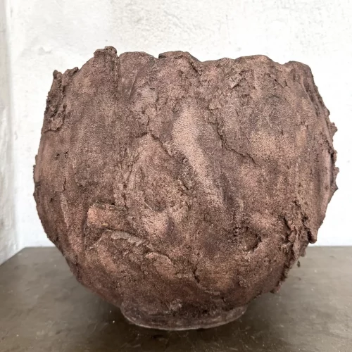 ROUND VOLCANO, 2025 
H 35 cm x D 44 cm 
Concrete (ceramic/stoneware, unspecified) 
Price upon request